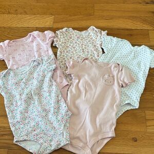 Carter's Pastel and Floral Bodysuit bundle of 5 size 12 months